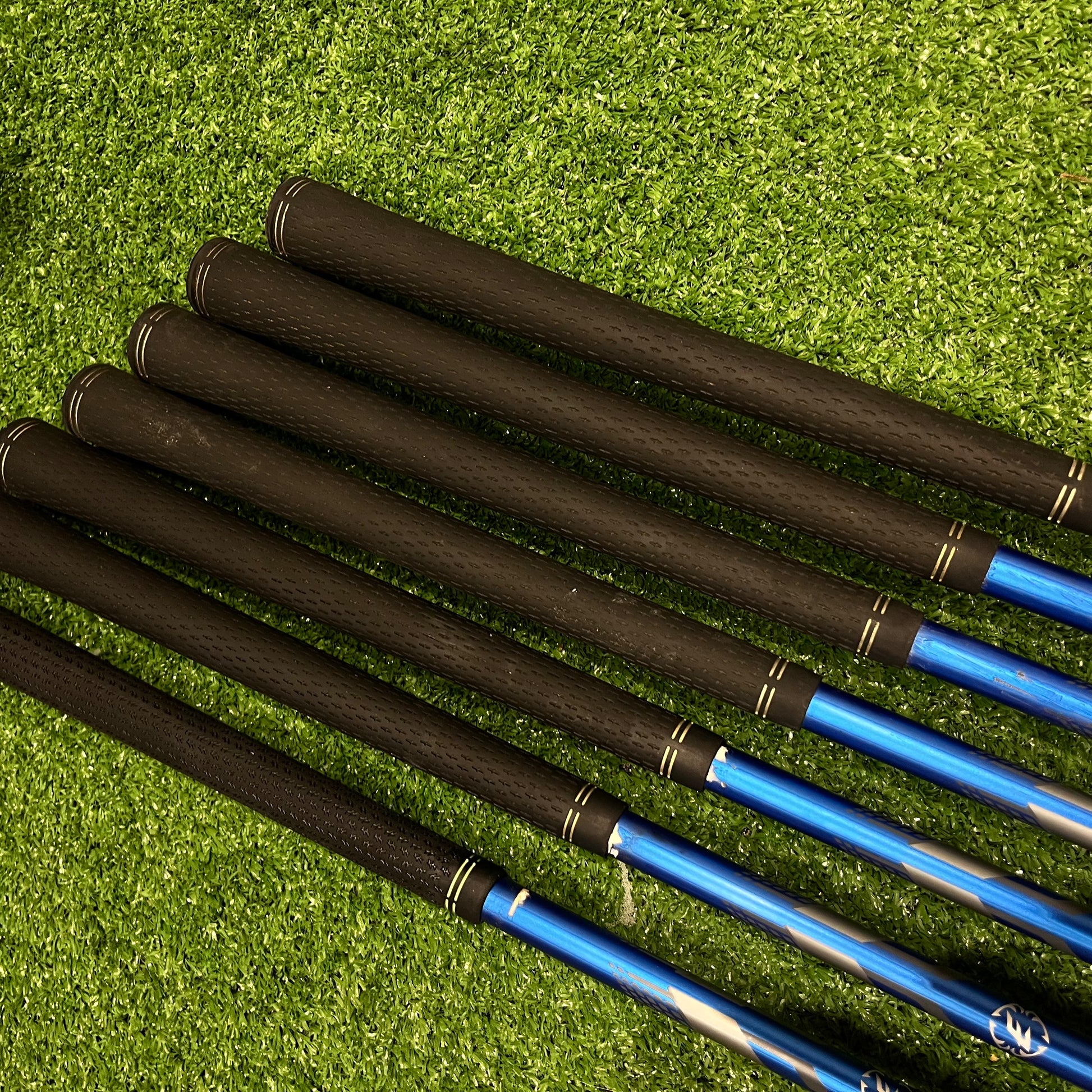 Cleveland Black CG 15' Iron Set 4-PW Regular Graphite RH