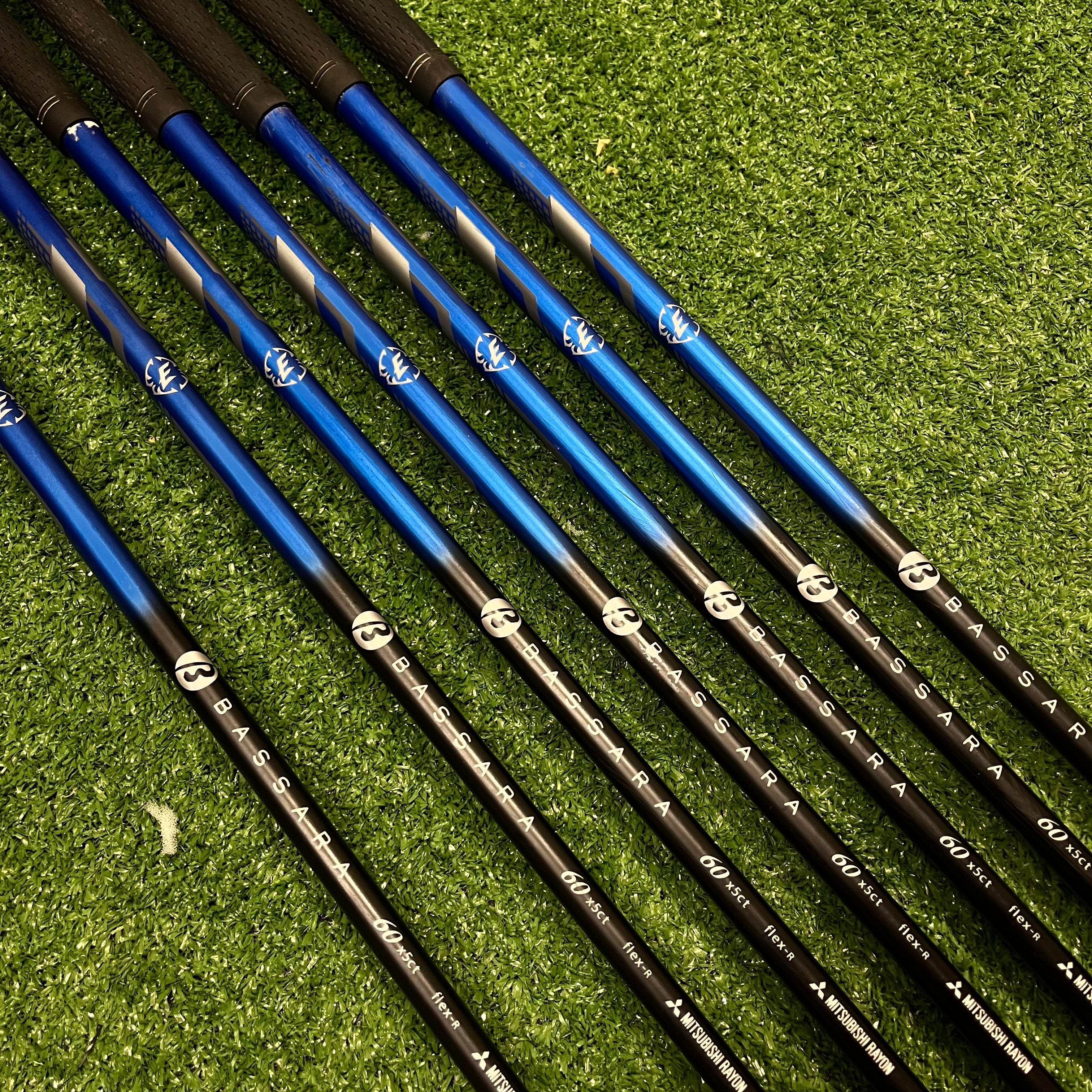 Cleveland Black CG 15' Iron Set 4-PW Regular Graphite RH