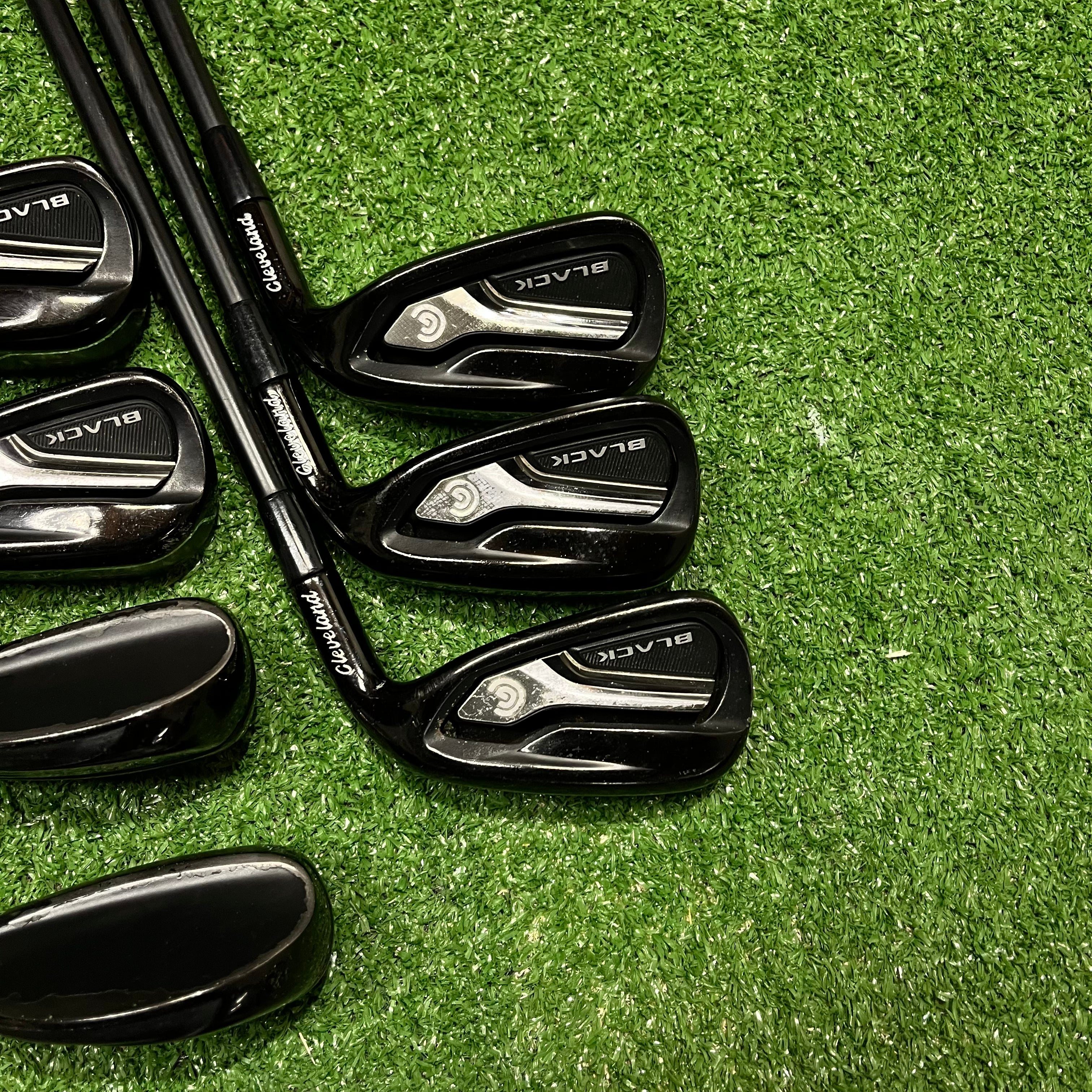 Cleveland Black CG 15' Iron Set 4-PW Regular Graphite RH