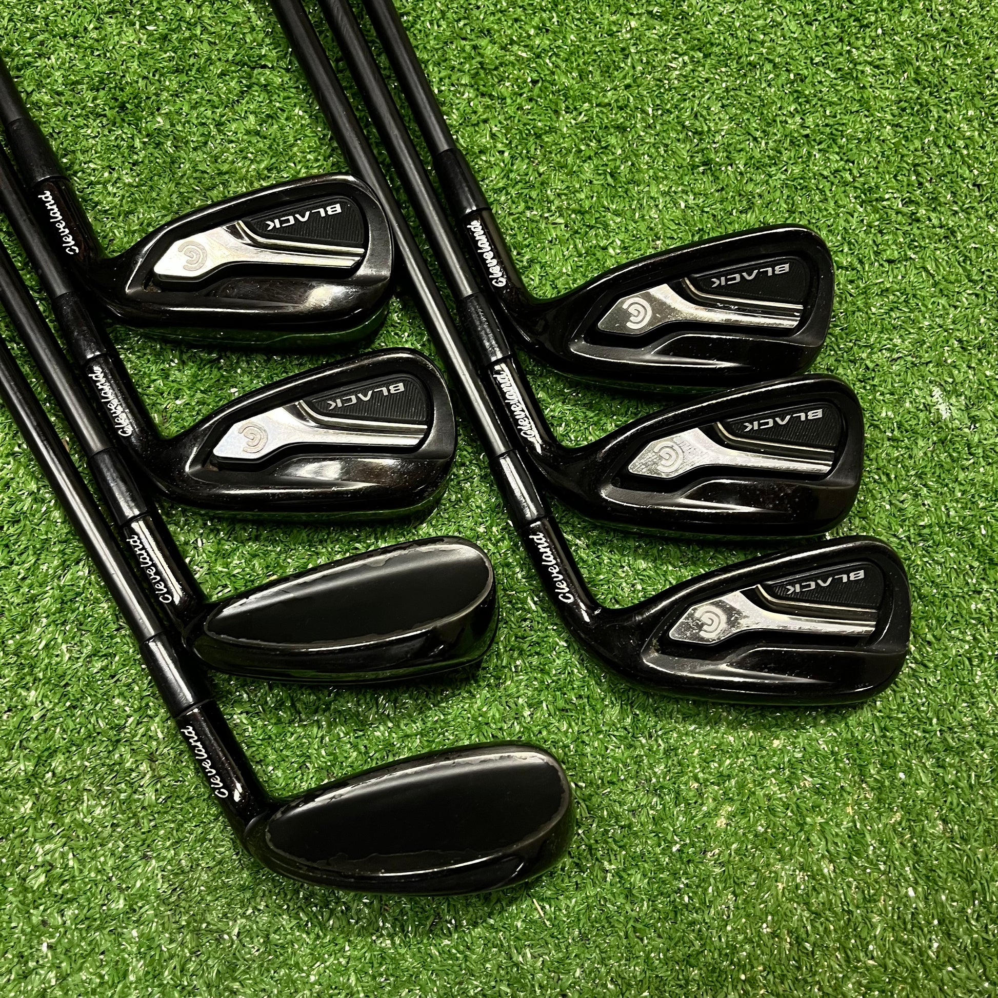Cleveland Black CG 15' Iron Set 4-PW Regular Graphite RH