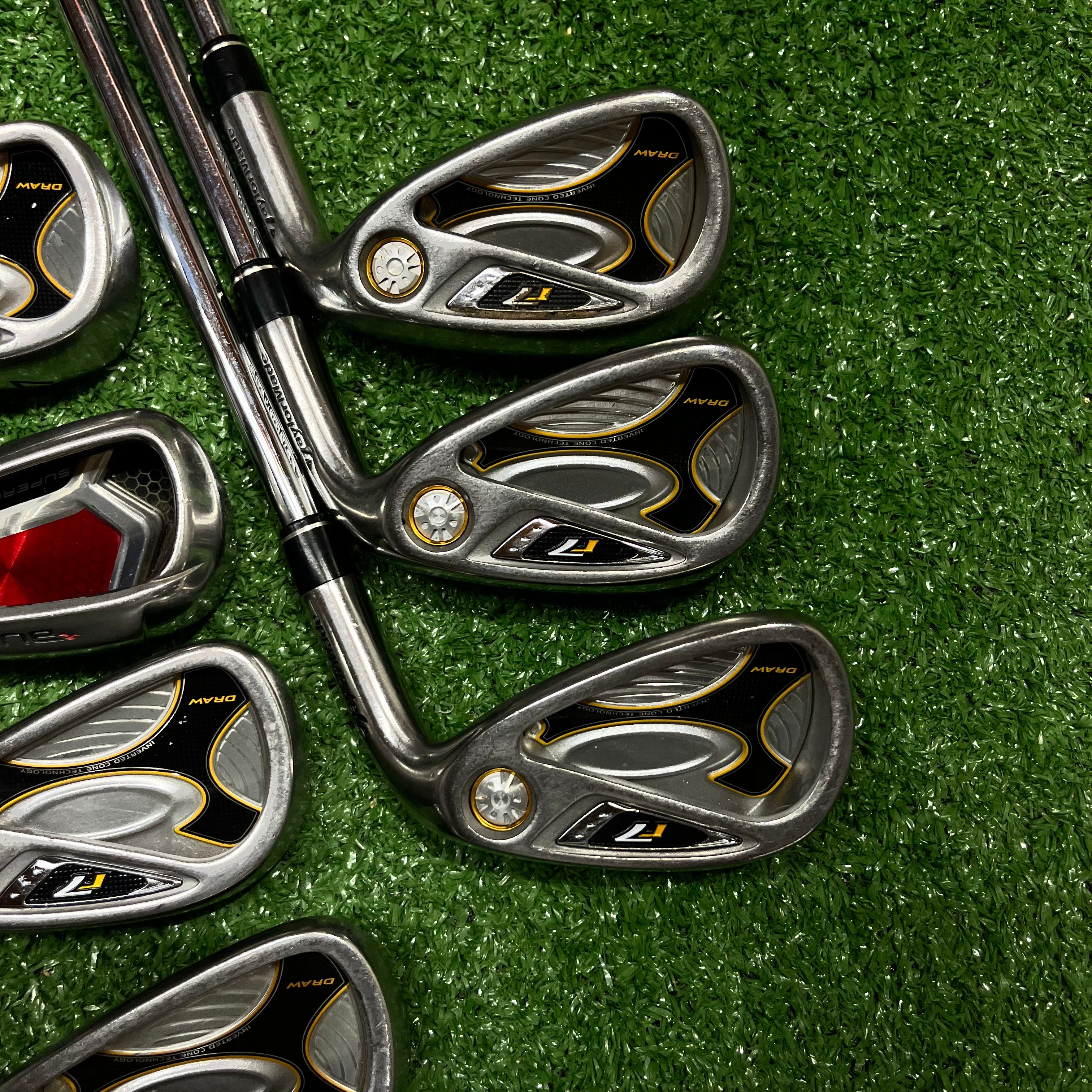 Taylormade R7 Iron Set 4-PW Iron Set Steel Regular Flex RH *READ*