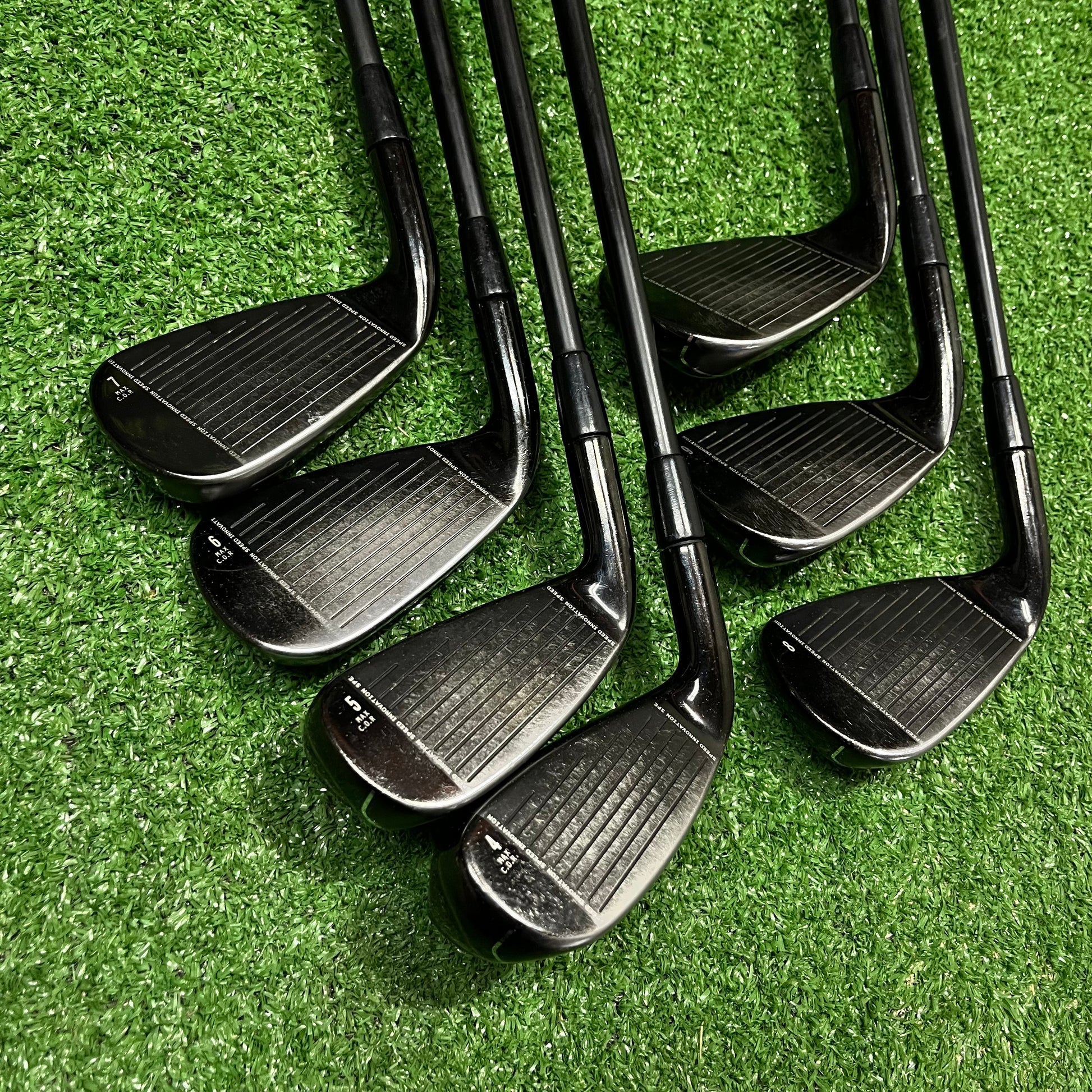 Cleveland Black CG 15' Iron Set 4-PW Regular Graphite RH