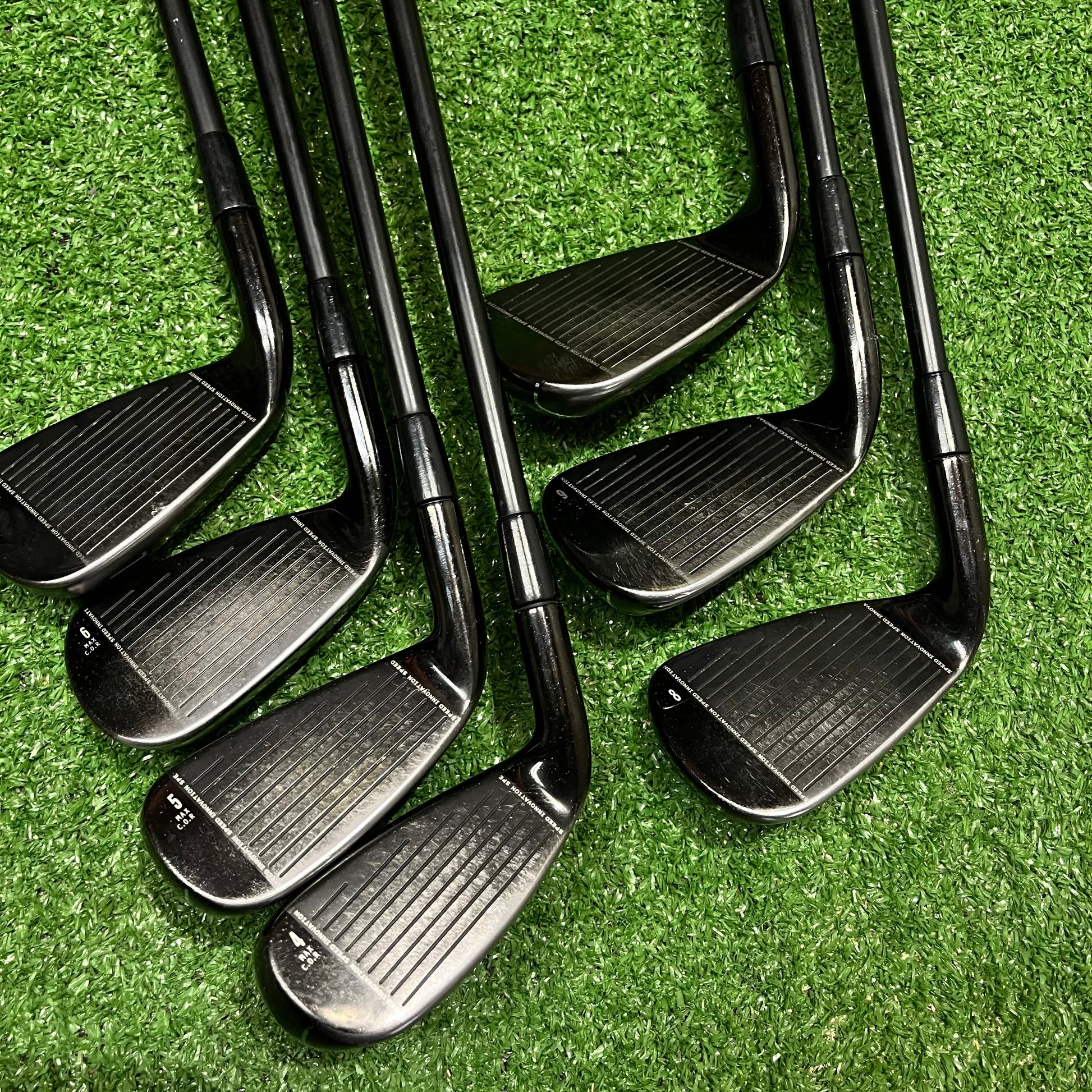 Cleveland Black CG 15' Iron Set 4-PW Regular Graphite RH