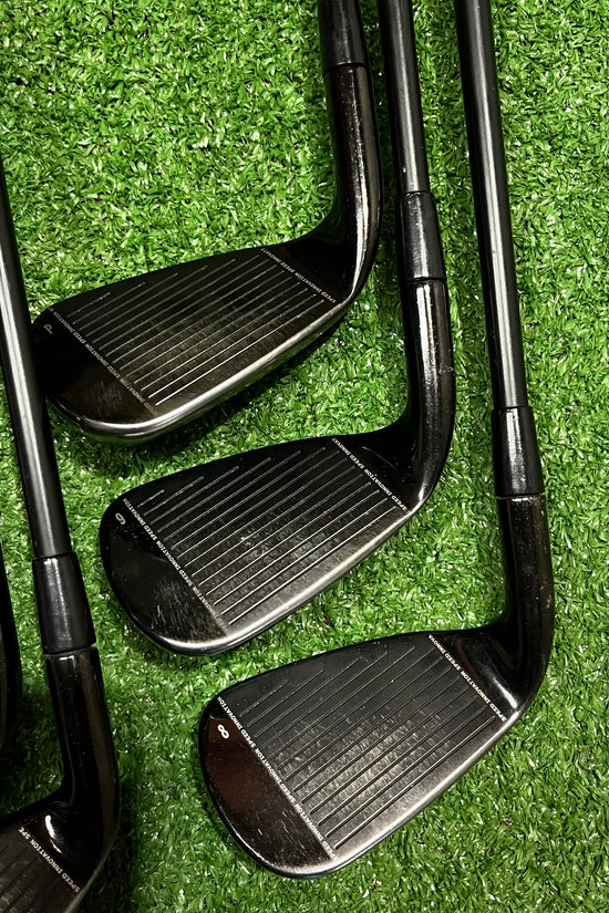 Cleveland Black CG 15' Iron Set 4-PW Regular Graphite RH