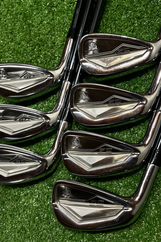 Wilson Staff D9 Forged Iron Set 5-GW Senior Graphite LH