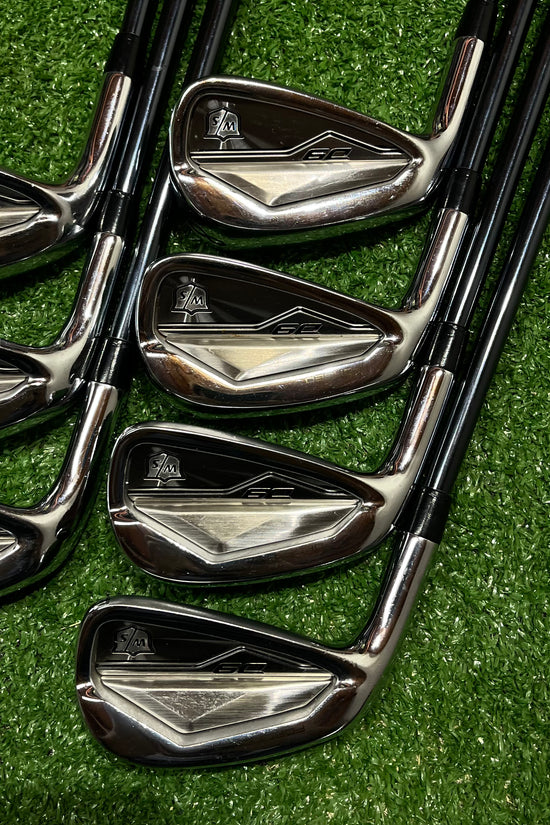 Wilson Staff D9 Forged Iron Set 5-GW Senior Graphite LH