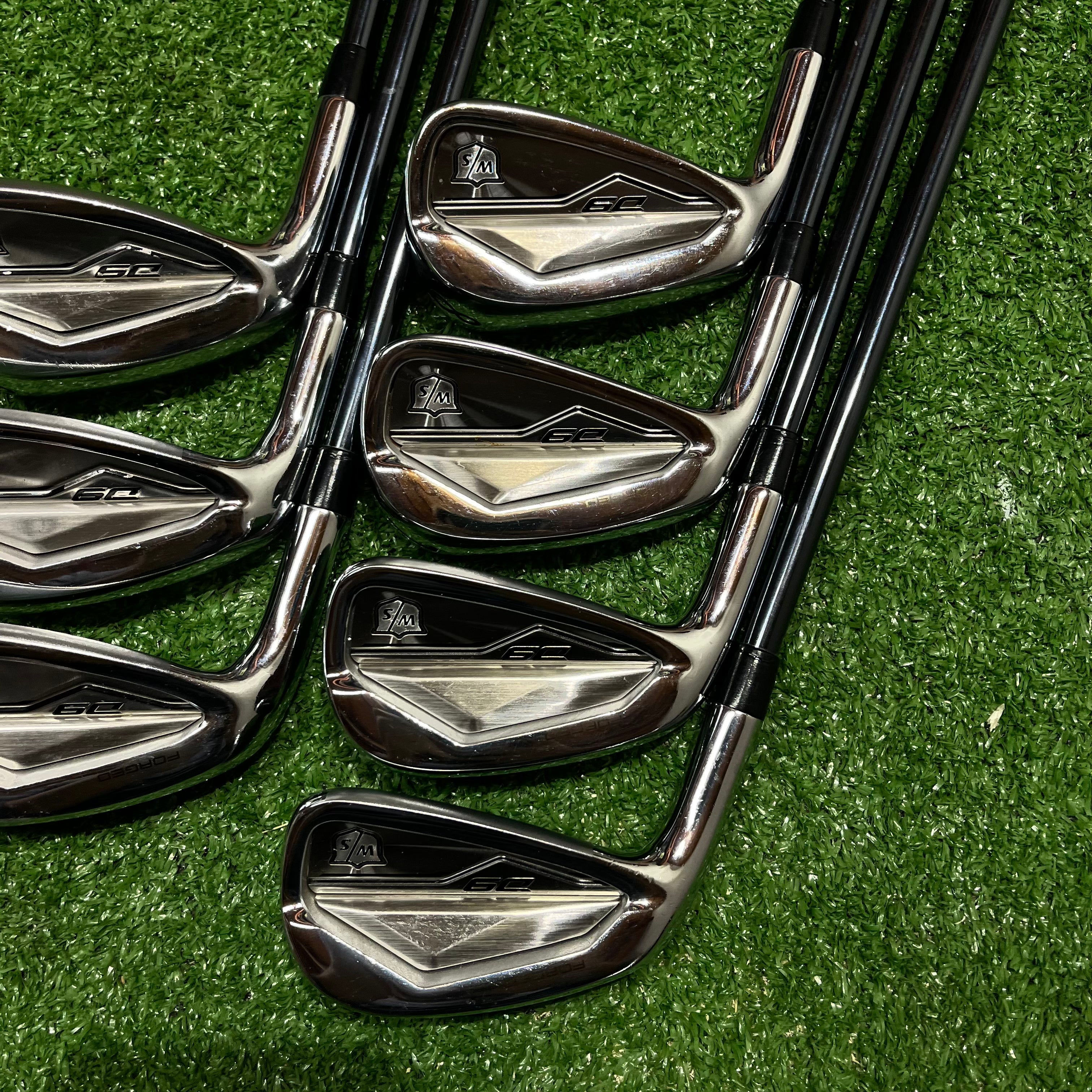 Wilson Staff D9 Forged Iron Set 5-GW Senior Graphite LH