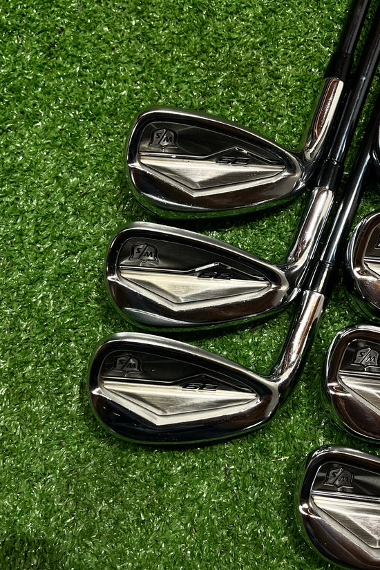 Wilson Staff D9 Forged Iron Set 5-GW Senior Graphite LH