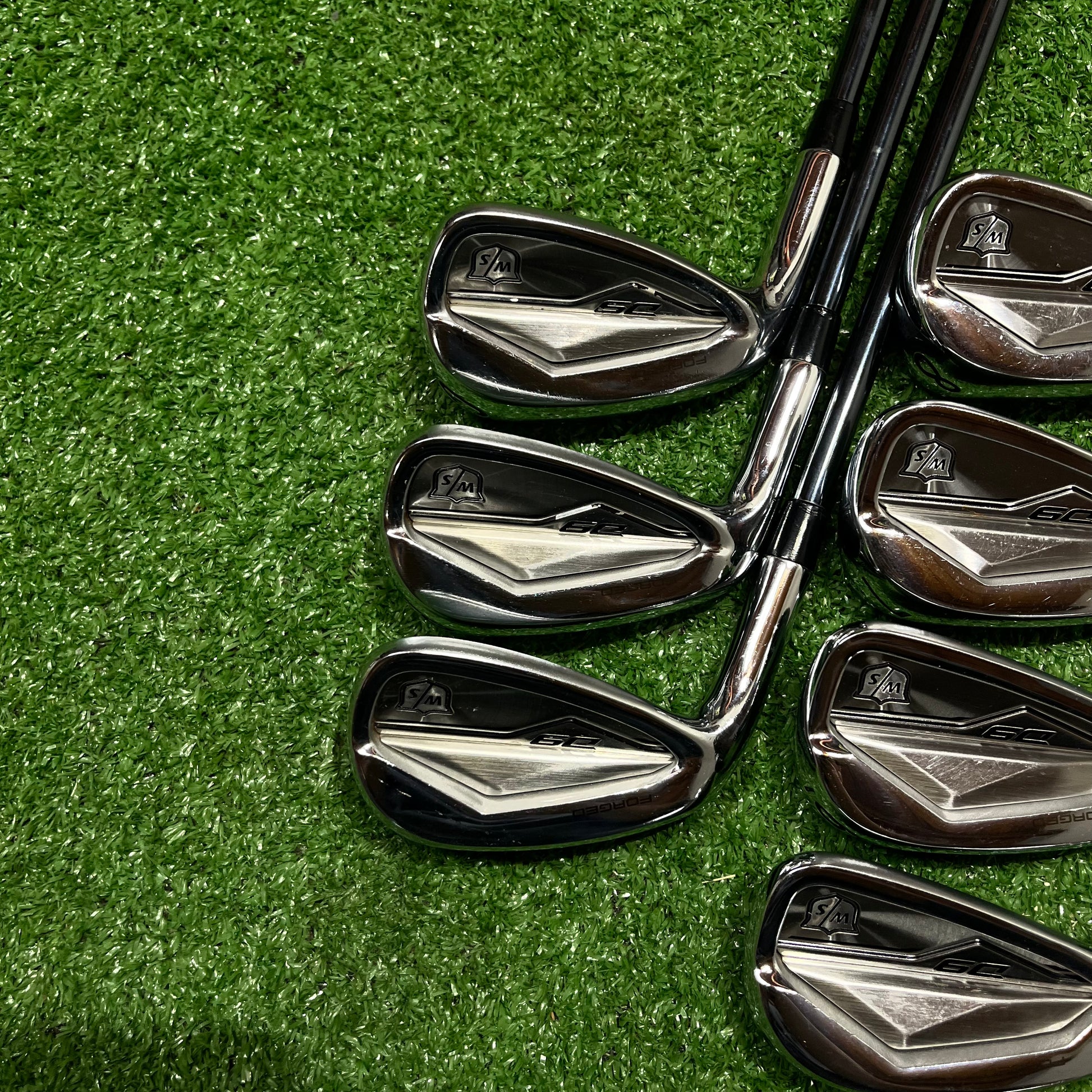 Wilson Staff D9 Forged Iron Set 5-GW Senior Graphite LH