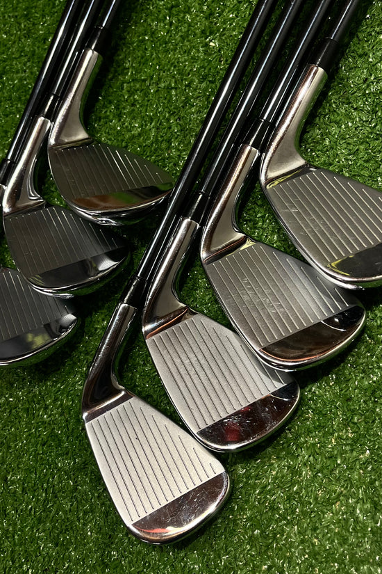 Wilson Staff D9 Forged Iron Set 5-GW Senior Graphite LH