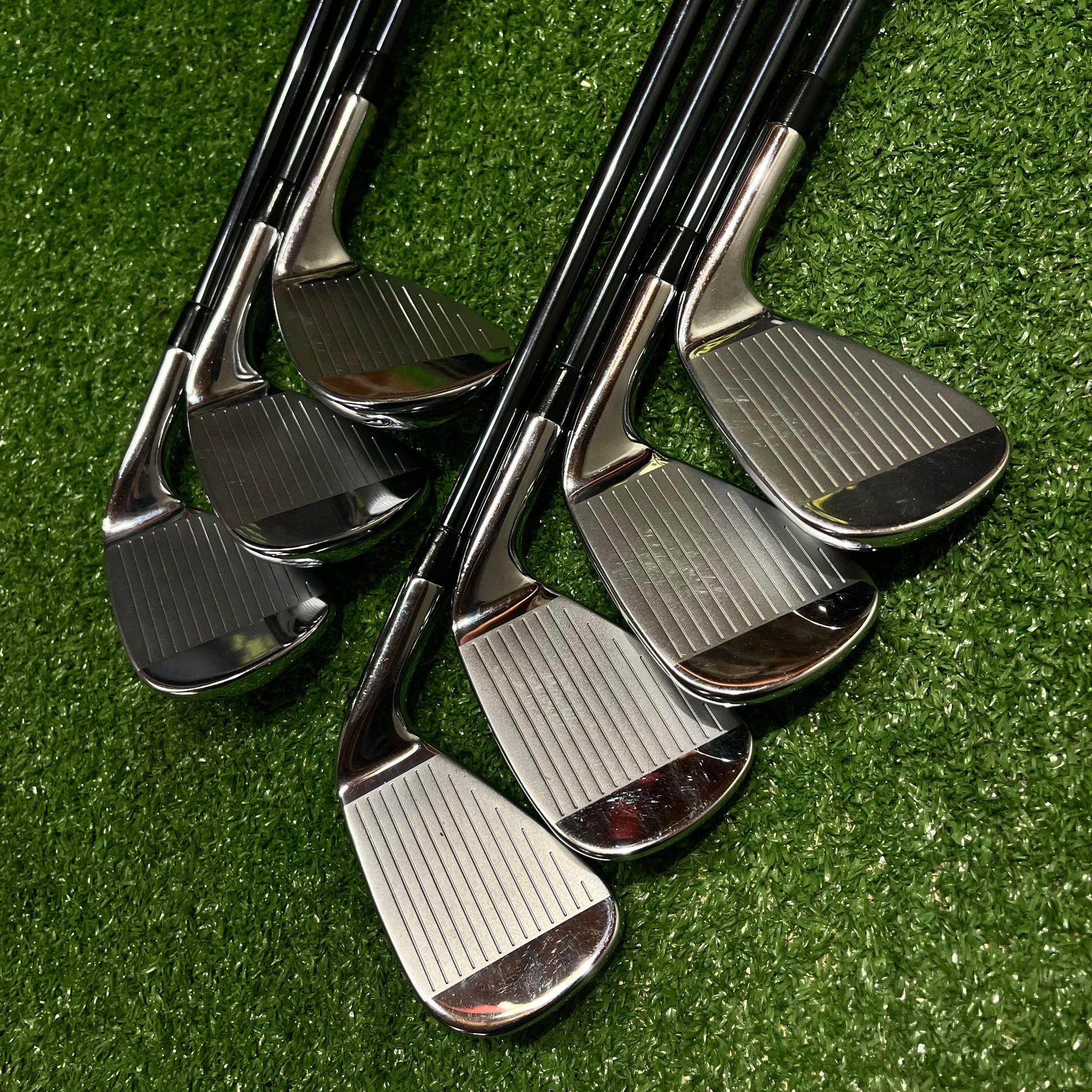 Wilson Staff D9 Forged Iron Set 5-GW Senior Graphite LH