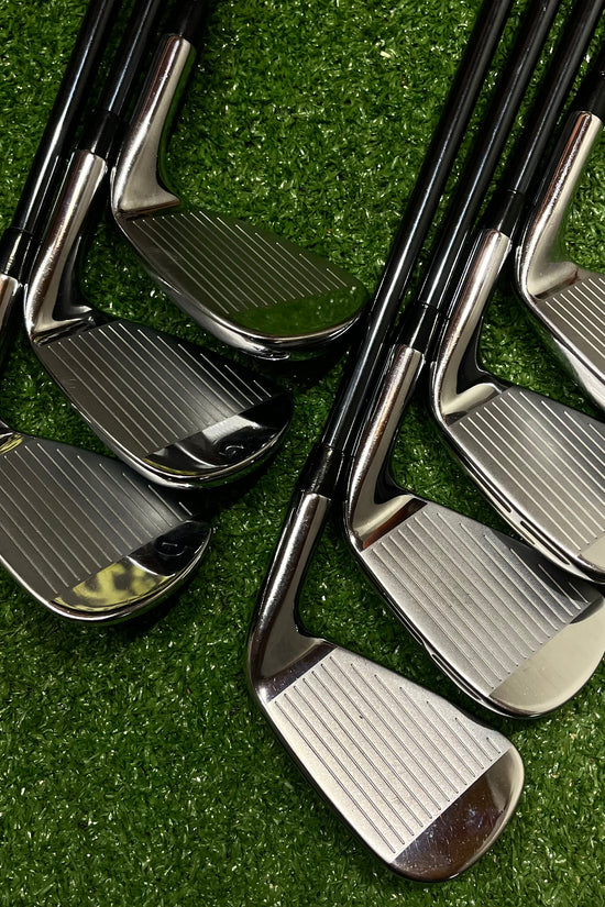 Wilson Staff D9 Forged Iron Set 5-GW Senior Graphite LH