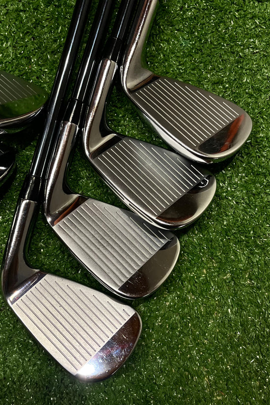 Wilson Staff D9 Forged Iron Set 5-GW Senior Graphite LH