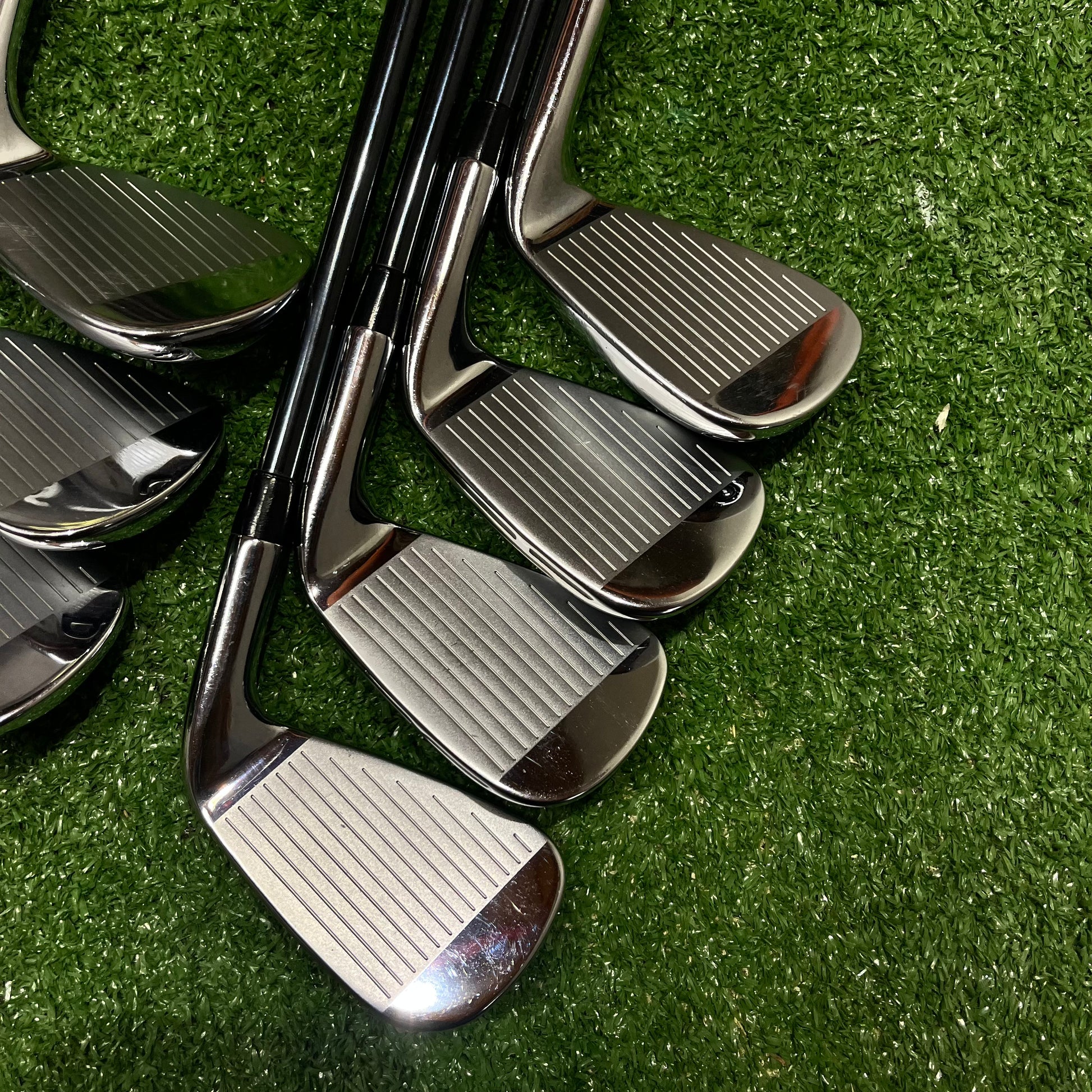 Wilson Staff D9 Forged Iron Set 5-GW Senior Graphite LH