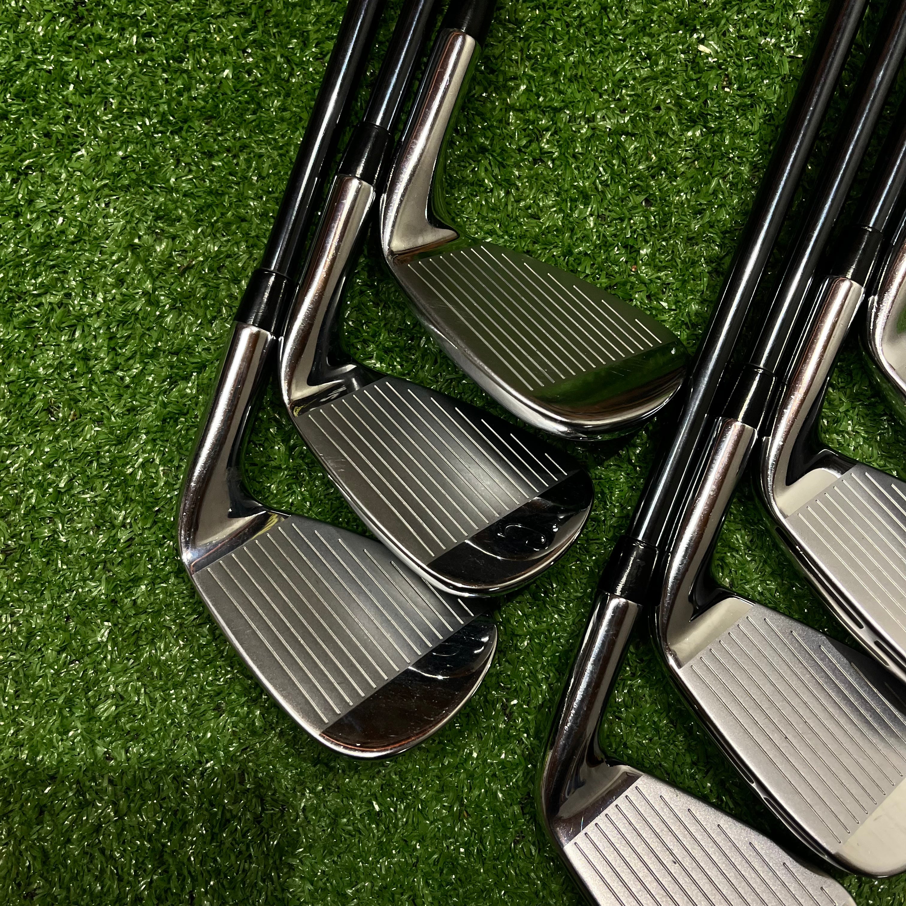 Wilson Staff D9 Forged Iron Set 5-GW Senior Graphite LH