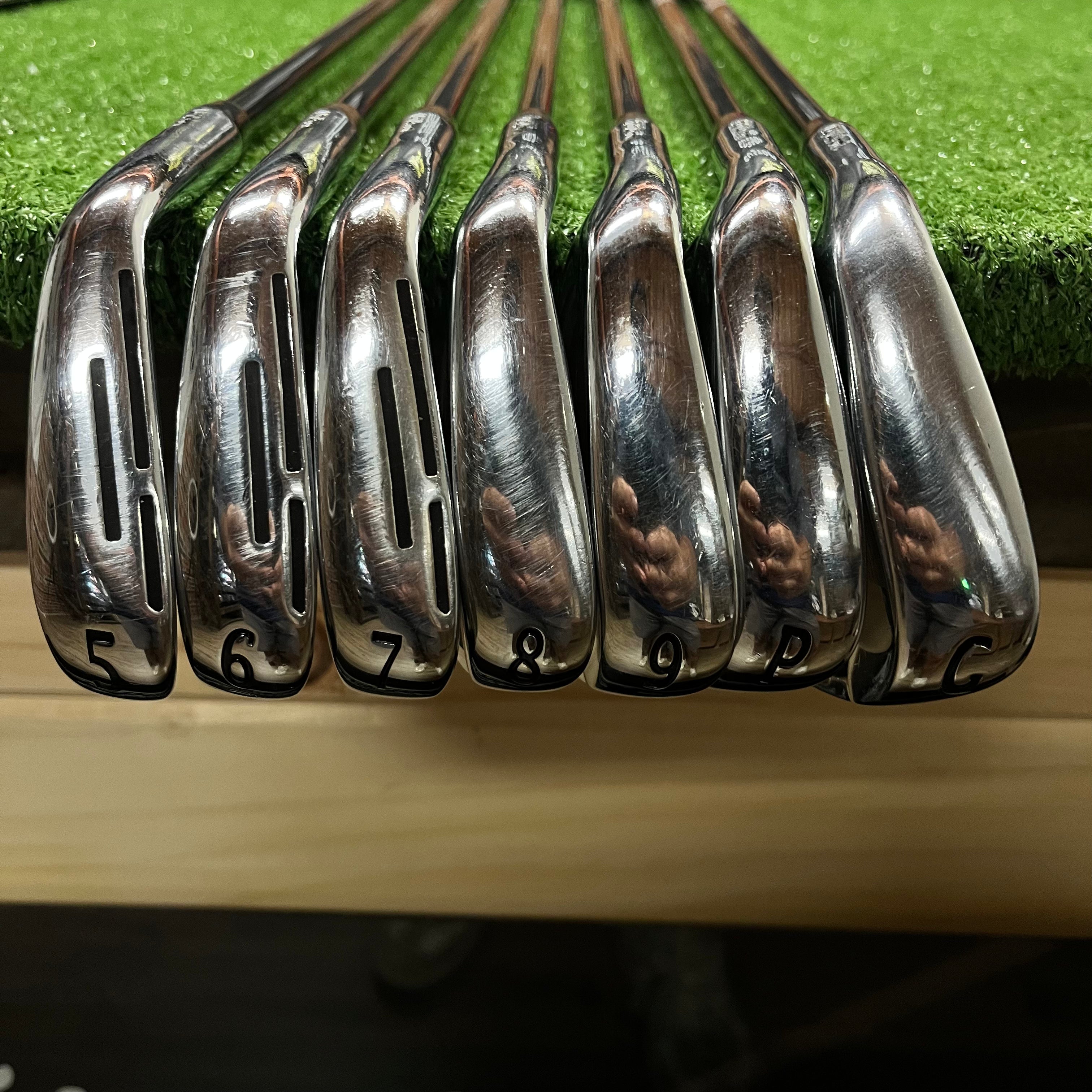 Wilson Staff D9 Forged Iron Set 5-GW Senior Graphite LH