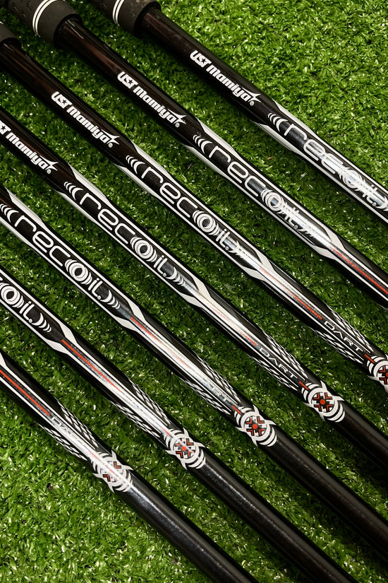 Wilson Staff D9 Forged Iron Set 5-GW Senior Graphite LH