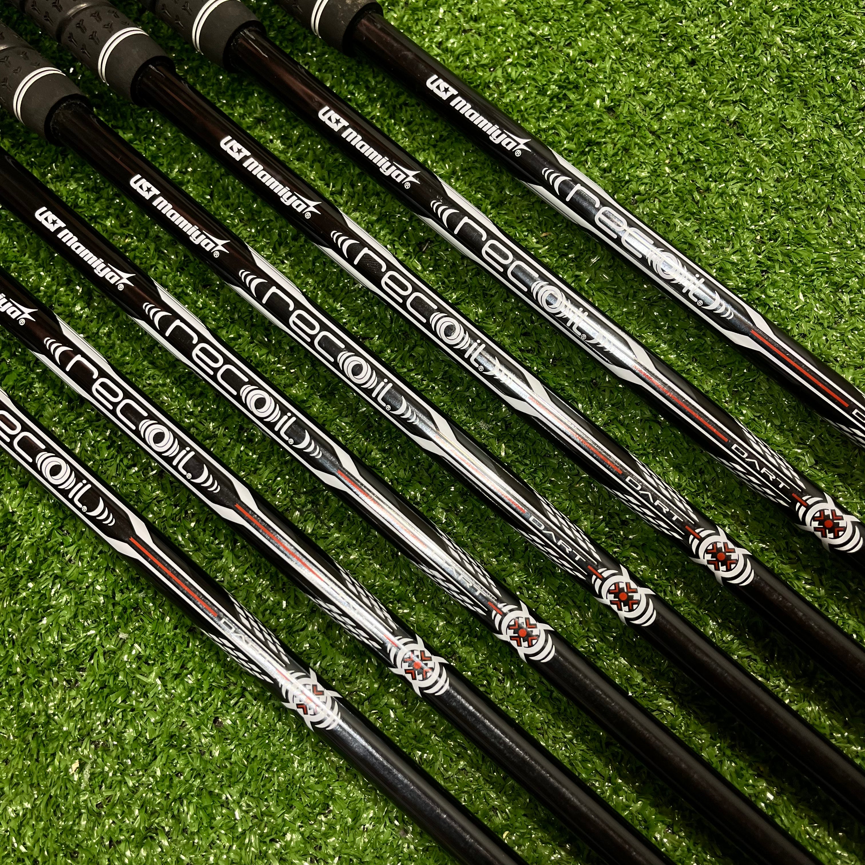 Wilson Staff D9 Forged Iron Set 5-GW Senior Graphite LH