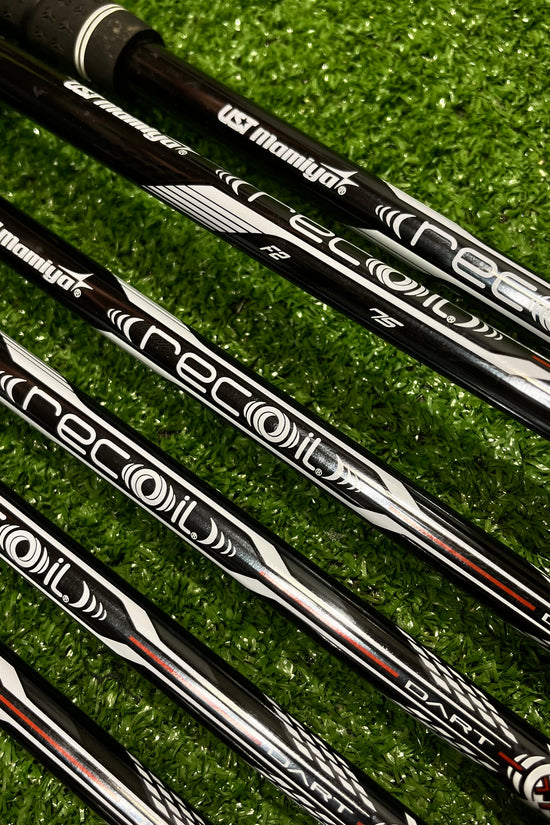 Wilson Staff D9 Forged Iron Set 5-GW Senior Graphite LH