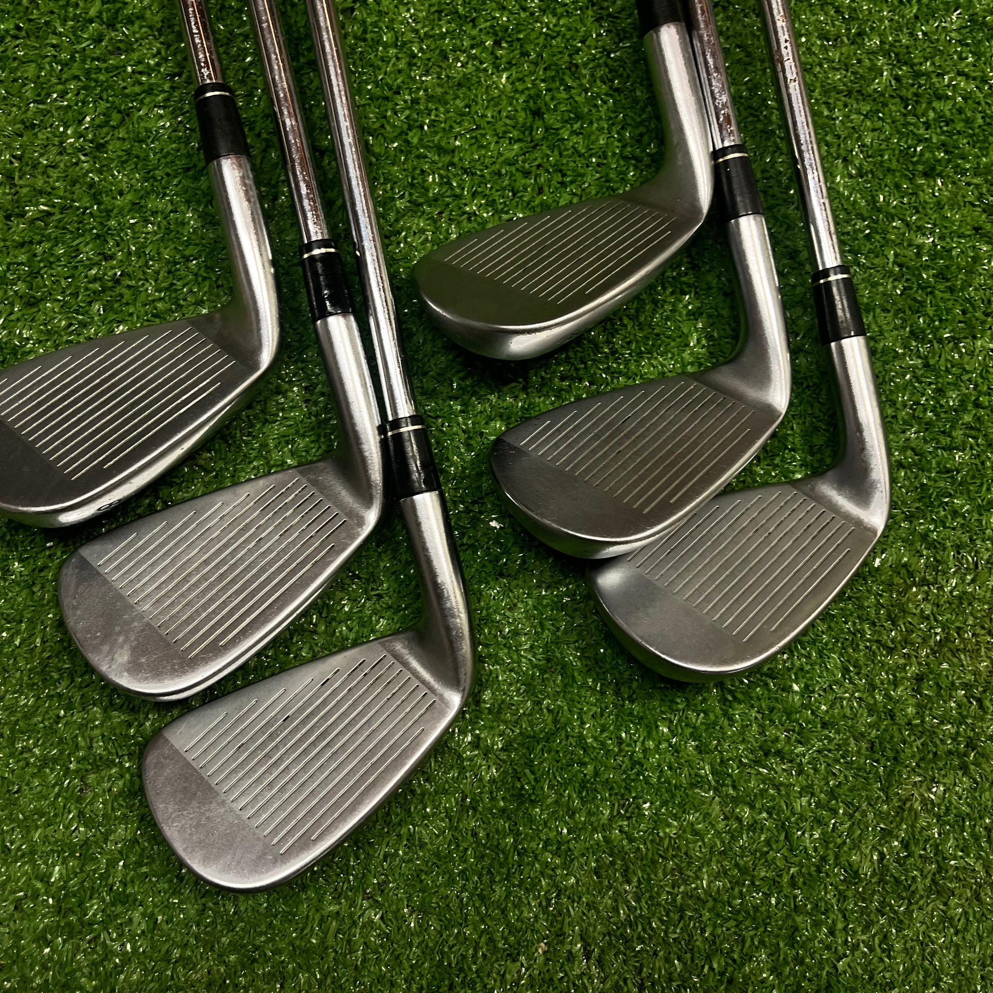 Taylormade R9 Iron Set 6-AW Steel Regular Flex Shaft RH