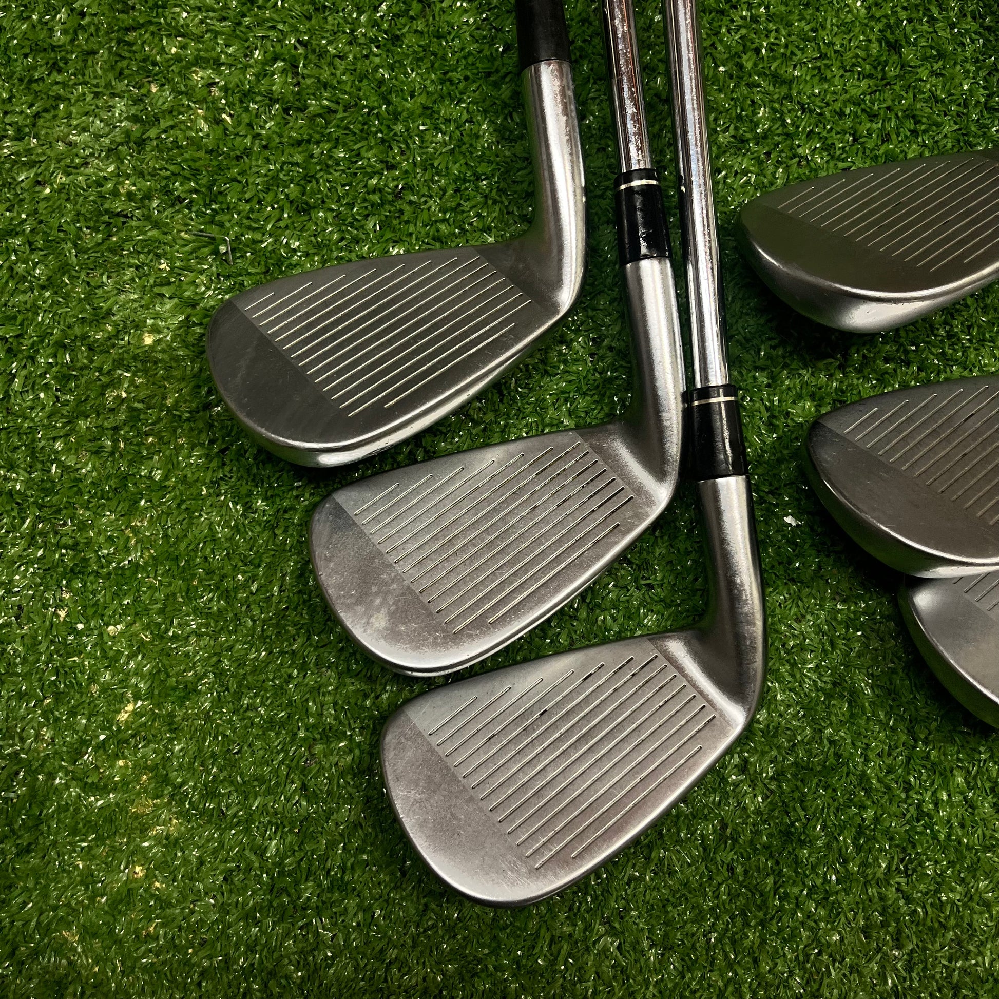 Taylormade R9 Iron Set 6-AW Steel Regular Flex Shaft RH
