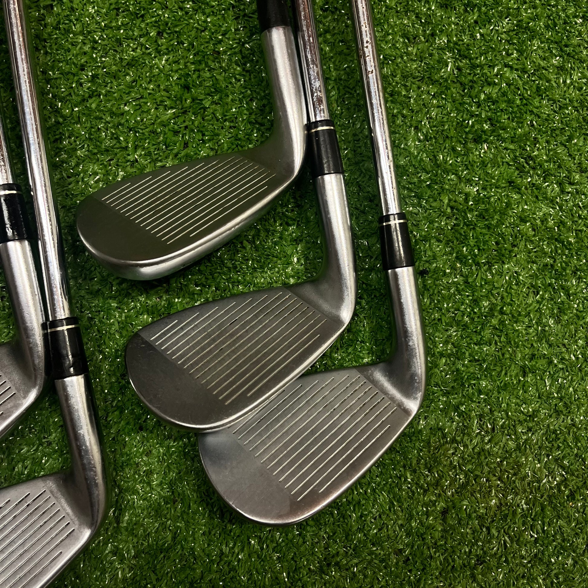 Taylormade R9 Iron Set 6-AW Steel Regular Flex Shaft RH