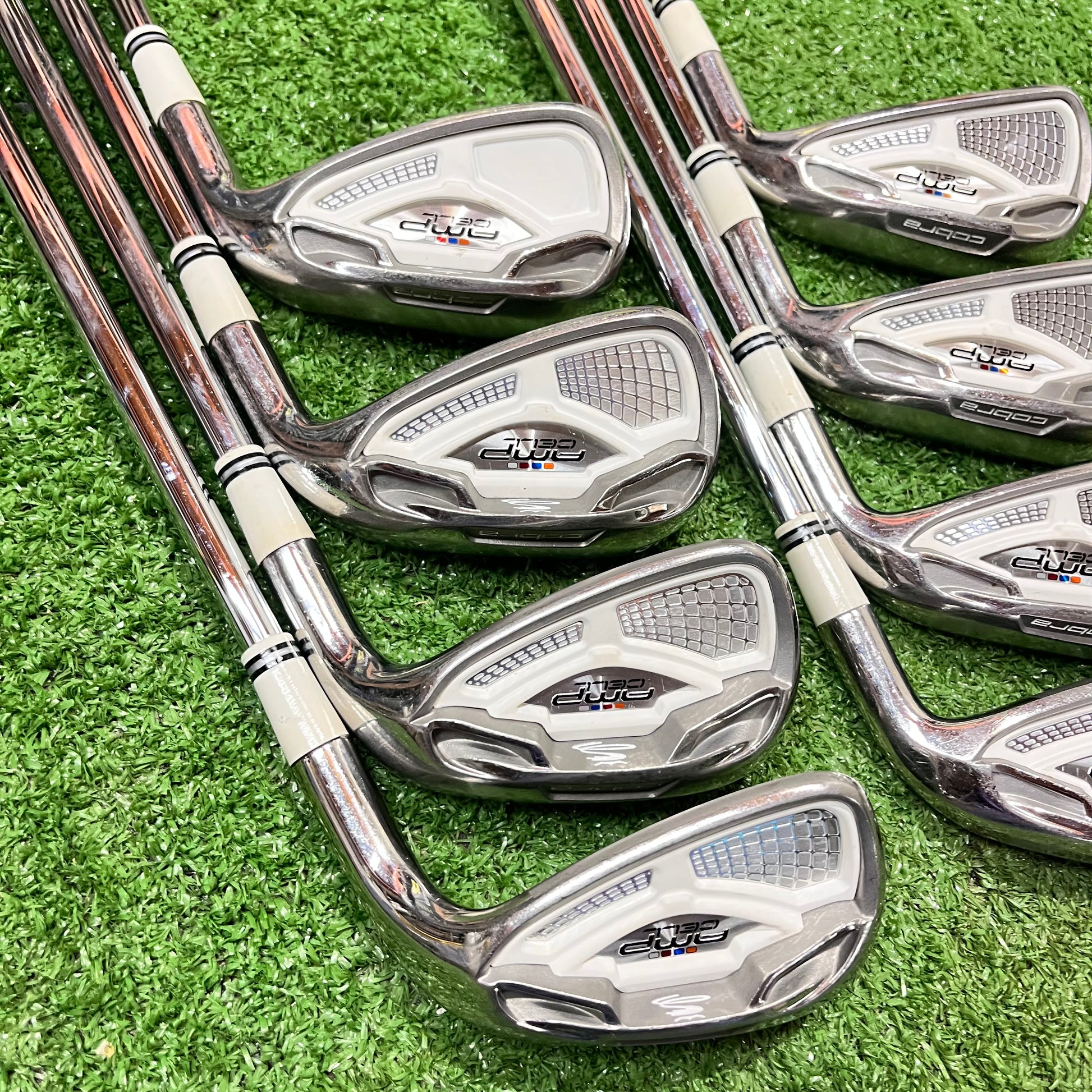 Cobra AMP Cell White Iron Set 4-GW Stiff Steel RH