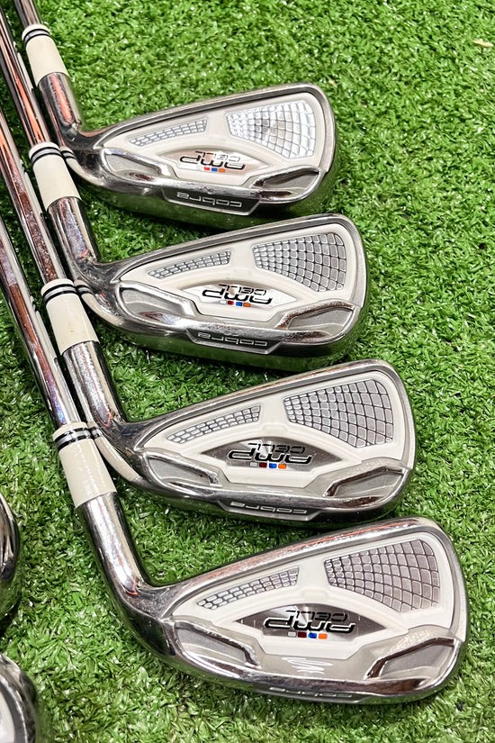 Cobra AMP Cell White Iron Set 4-GW Stiff Steel RH