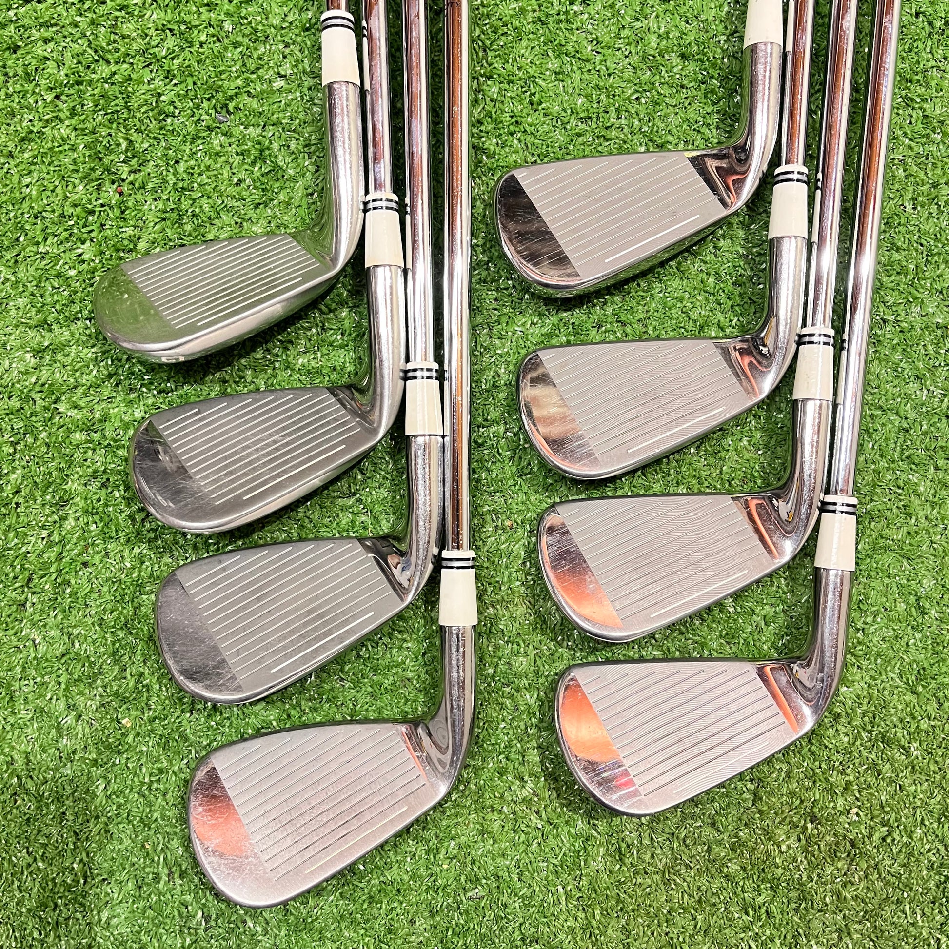 Cobra AMP Cell White Iron Set 4-GW Stiff Steel RH