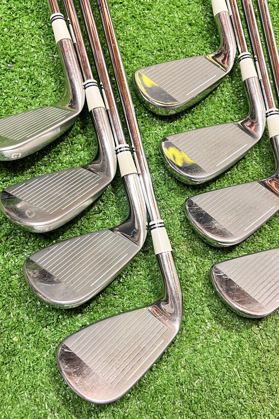 Cobra AMP Cell White Iron Set 4-GW Stiff Steel RH