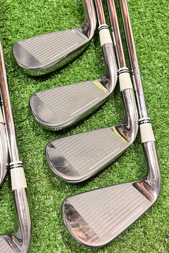 Cobra AMP Cell White Iron Set 4-GW Stiff Steel RH