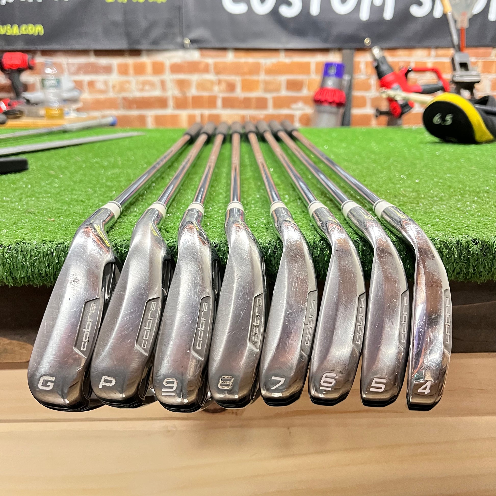 Cobra AMP Cell White Iron Set 4-GW Stiff Steel RH