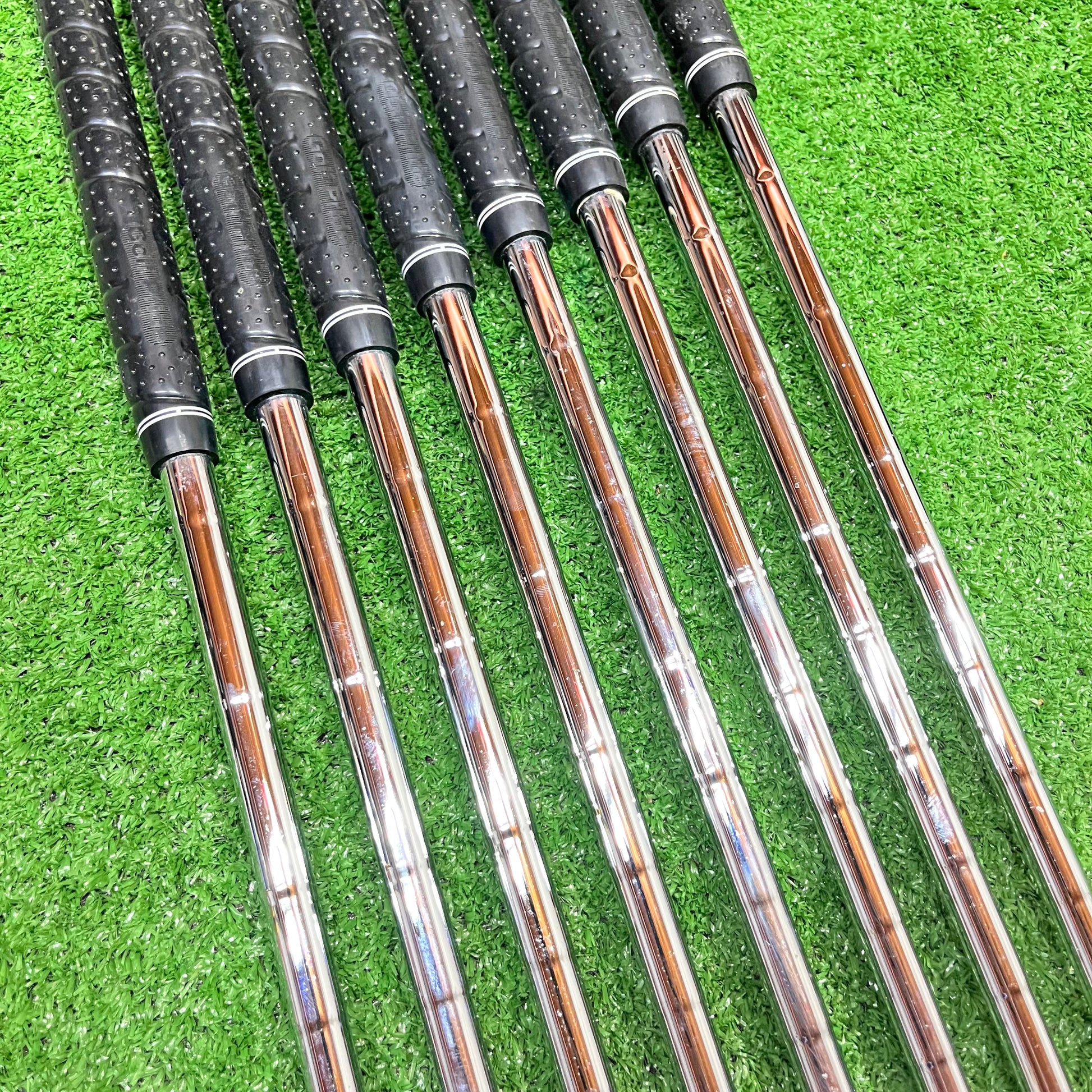 Cobra AMP Cell White Iron Set 4-GW Stiff Steel RH