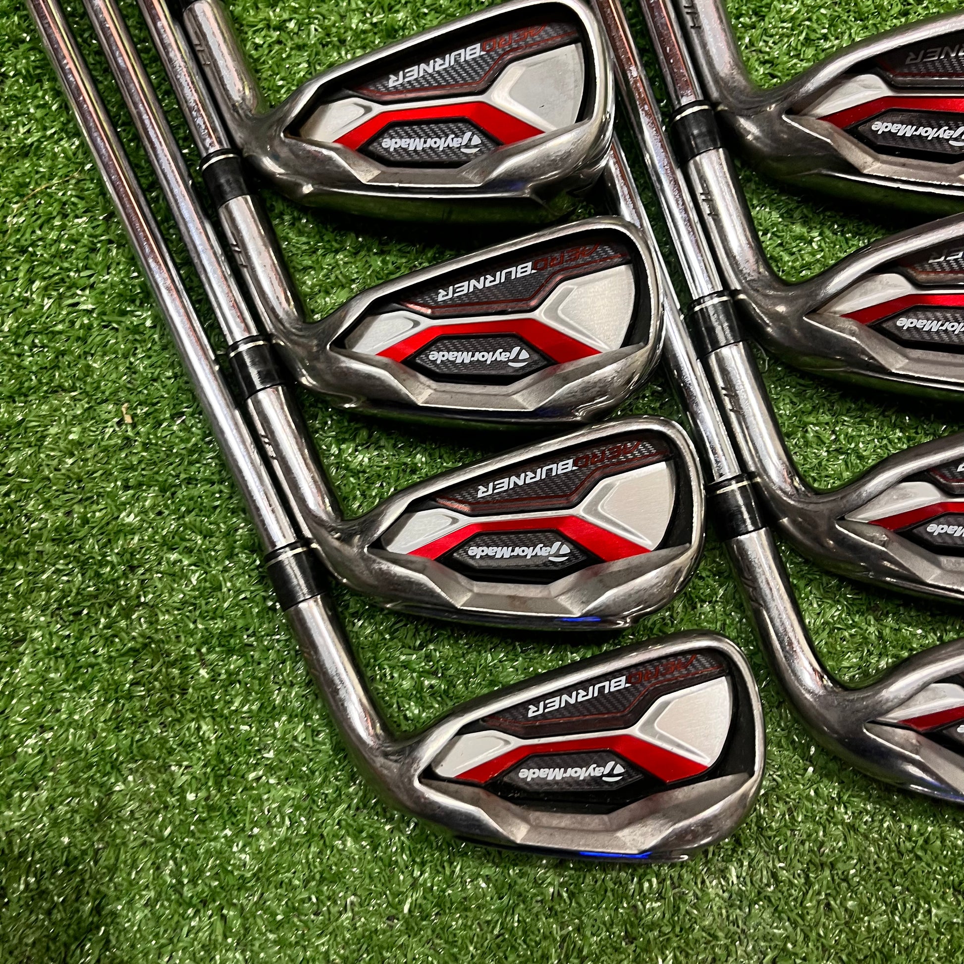 Taylormade AeroBurners Iron Set 4-AW Steel Stiff Flex RH