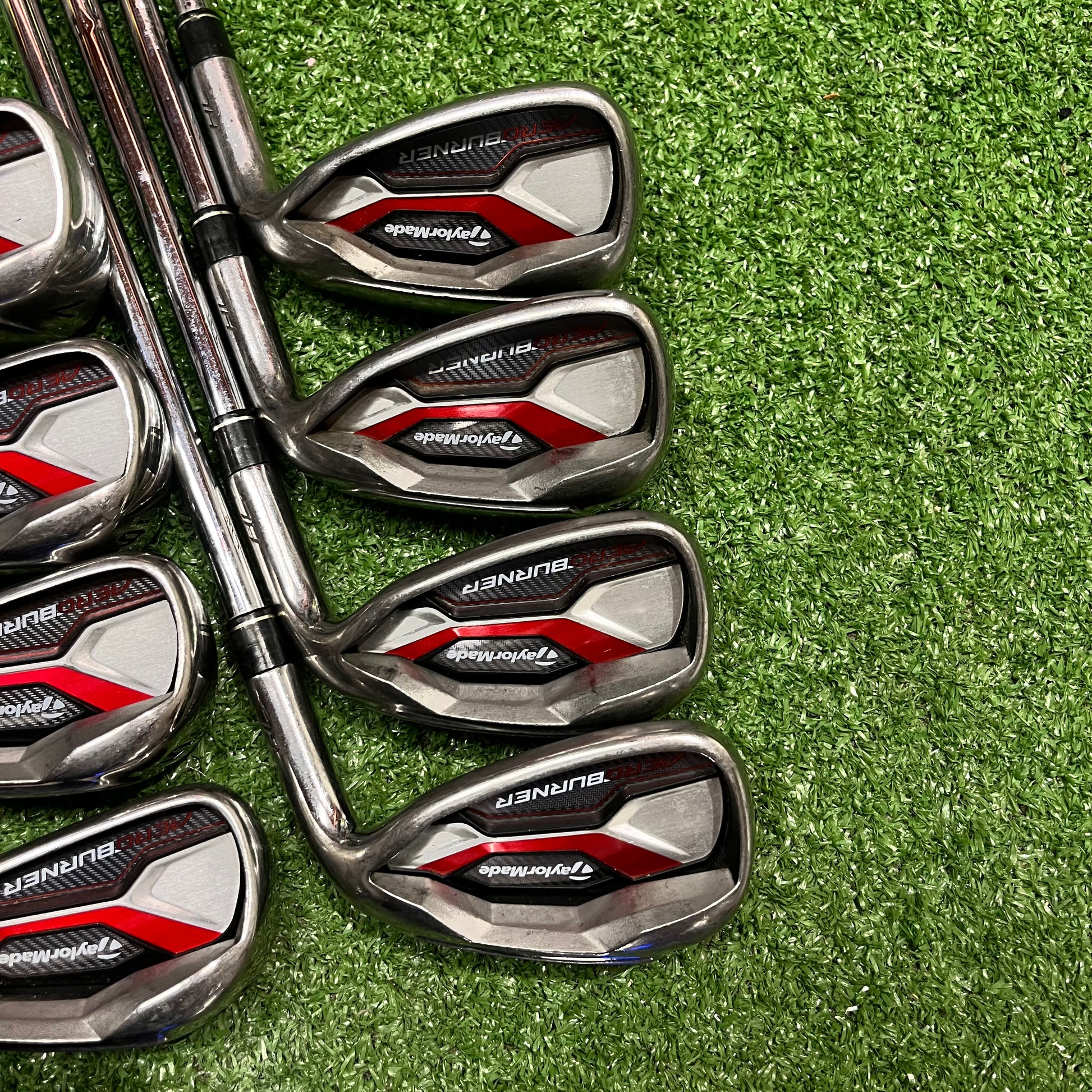 Taylormade AeroBurners Iron Set 4-AW Steel Stiff Flex RH