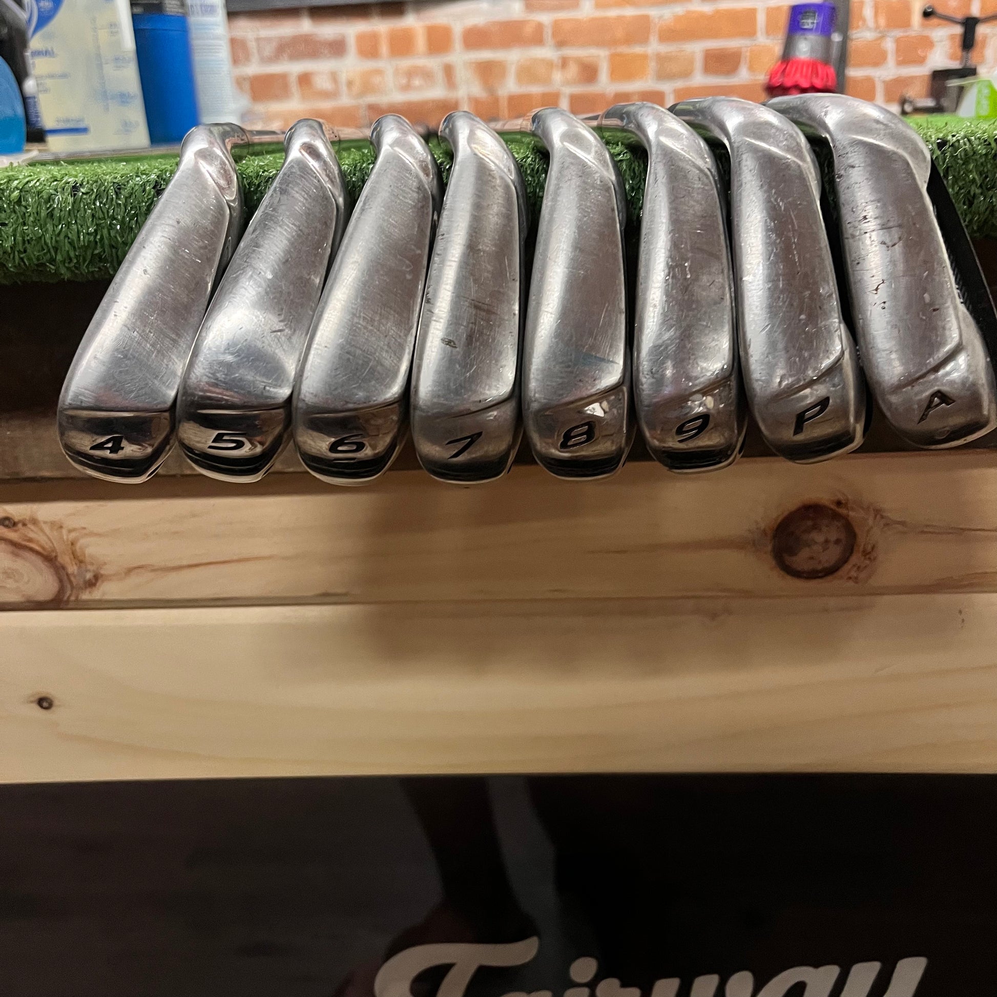 Taylormade AeroBurners Iron Set 4-AW Steel Stiff Flex RH