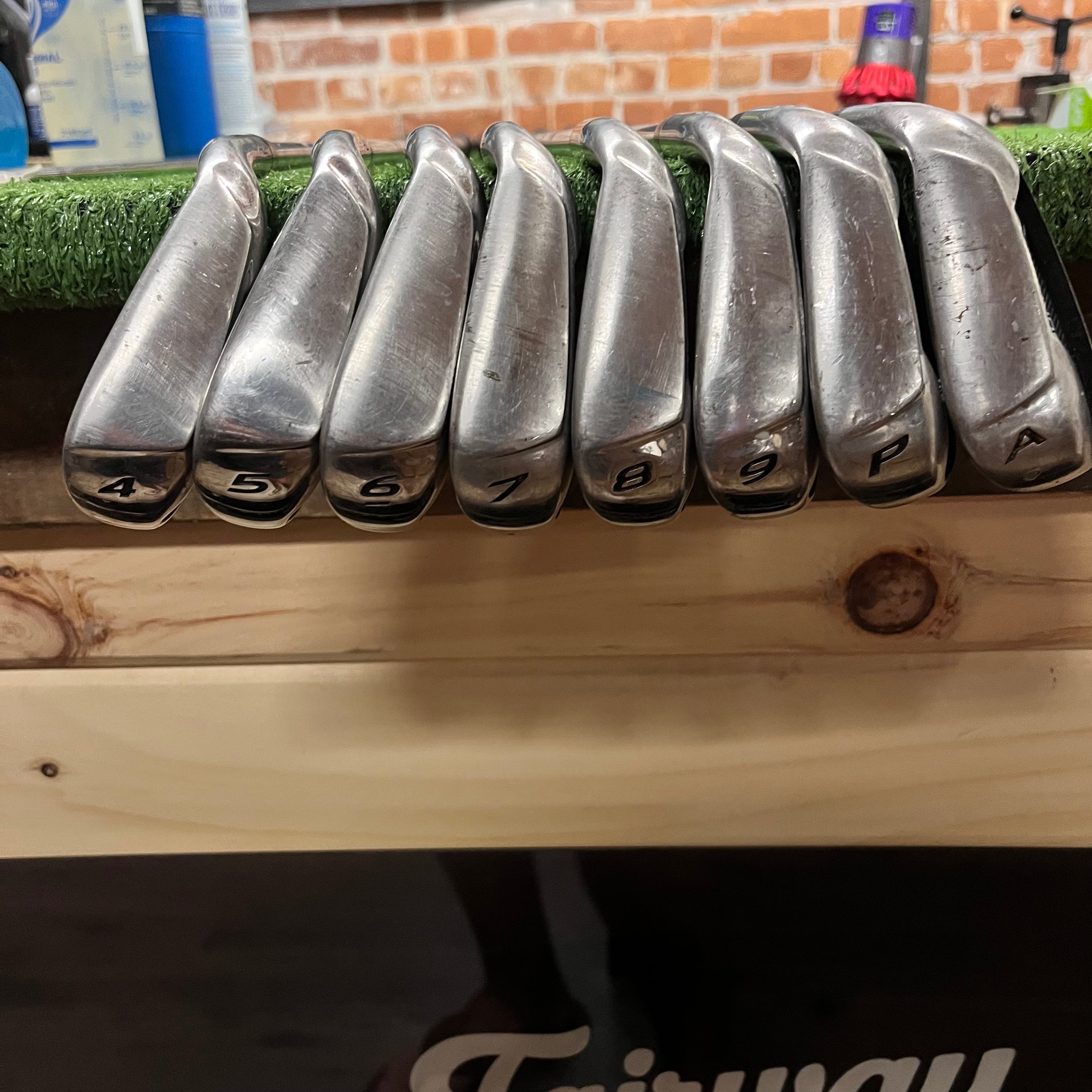 Taylormade AeroBurners Iron Set 4-AW Steel Stiff Flex RH