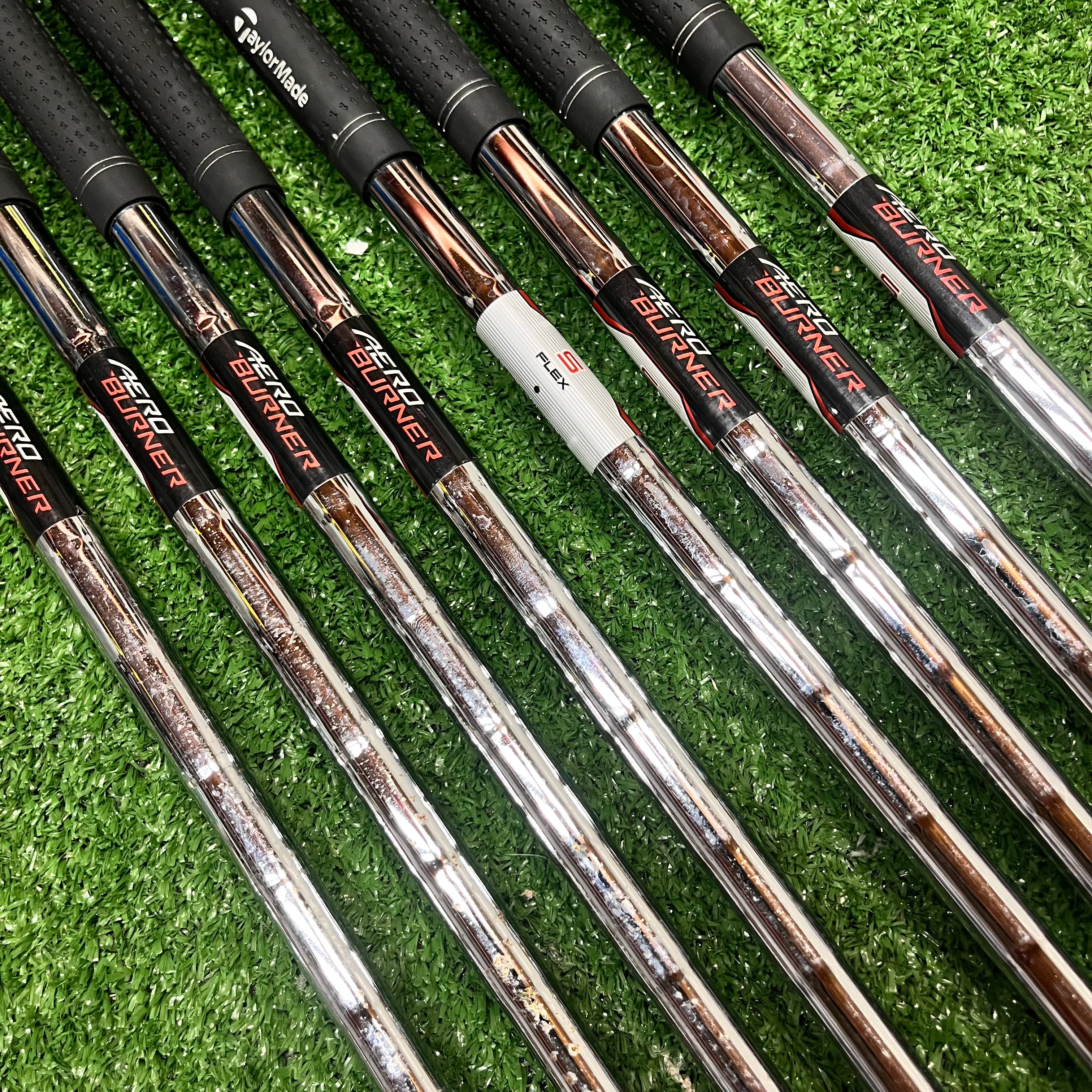 Taylormade AeroBurners Iron Set 4-AW Steel Stiff Flex RH