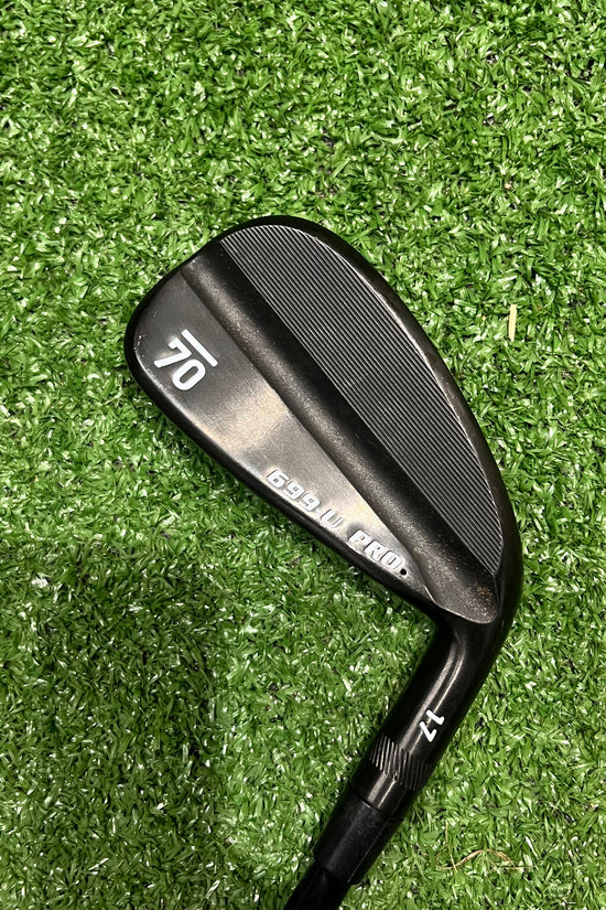 Sub70 699U 2 17° 2 Iron Graphite Regular Flex RH