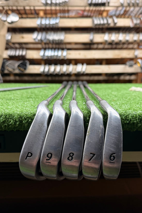 Callaway Strata Red Iron Set PW-6i Steel Uniflex RH - FAIRWAY FINDS