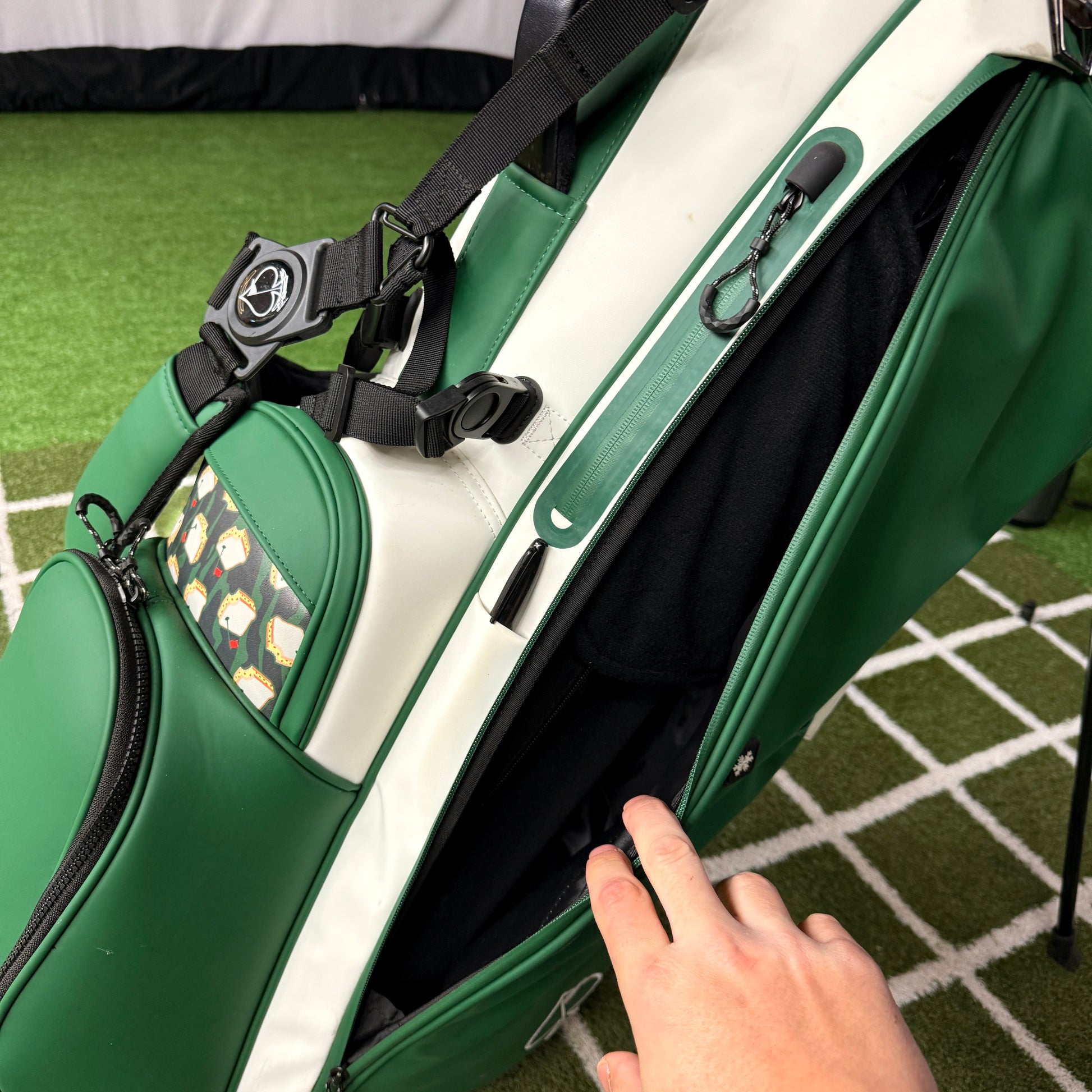 Pins & Aces "Masters" 14 Way Stand Bag - FAIRWAY FINDS