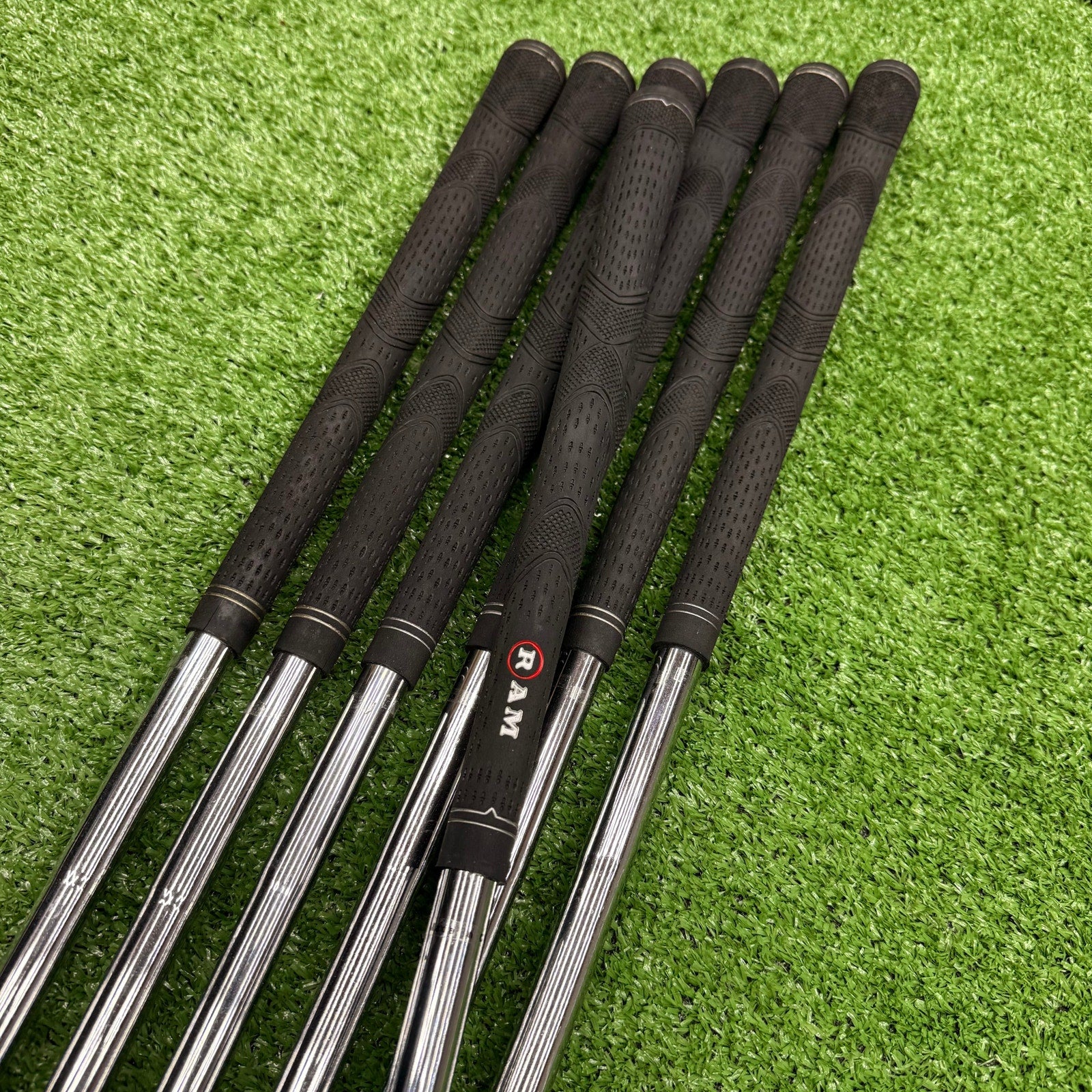 RAM Memorial Iron Set 4-PW Uniflex Steel RH - FAIRWAY FINDS