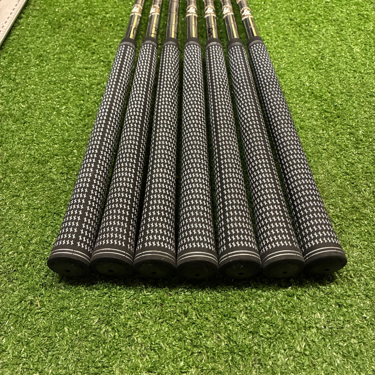 True Temper Dynamic Gold 120 Tour Issue X100 Steel Iron Shaft Set 4-PW Standard length (7 Shafts)