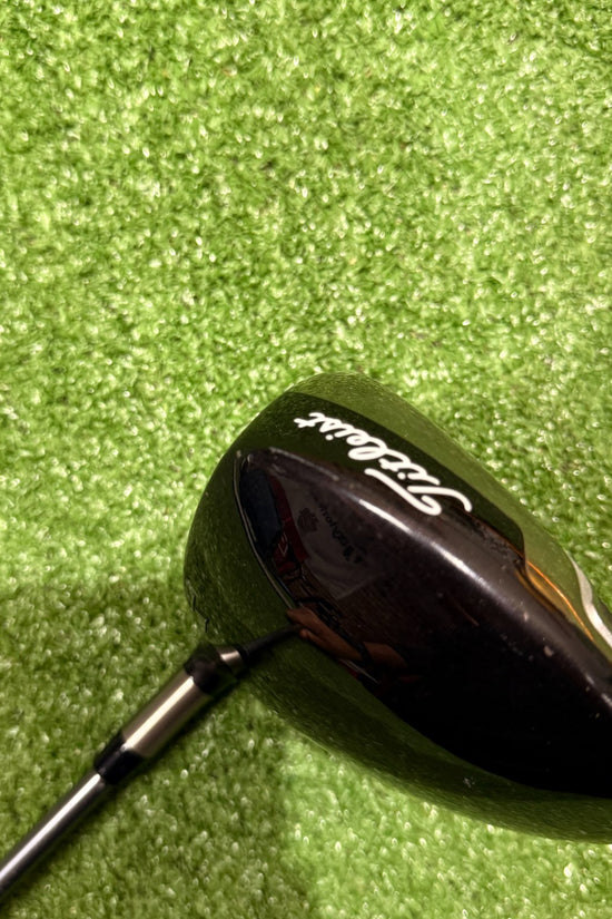 Titleist 909D2 9.5° Driver Stiff Graphite RH